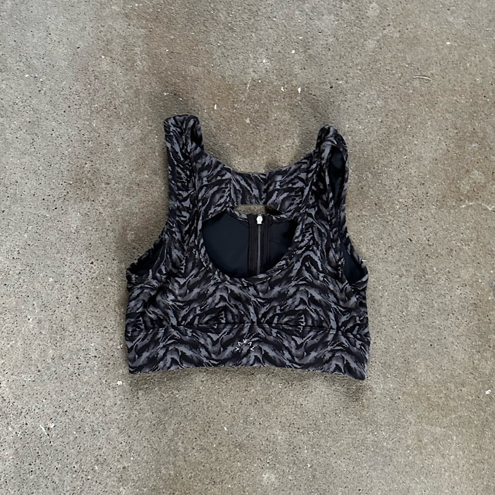 Varley Fay Bra in Dark Mono Zebra Size XS Activewear Athleisure Gym Sports Bra - Picture 7 of 9